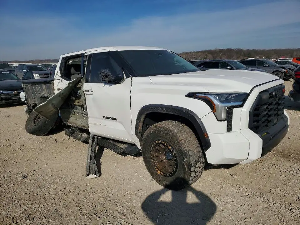 2022 TOYOTA TUNDRA SR5  