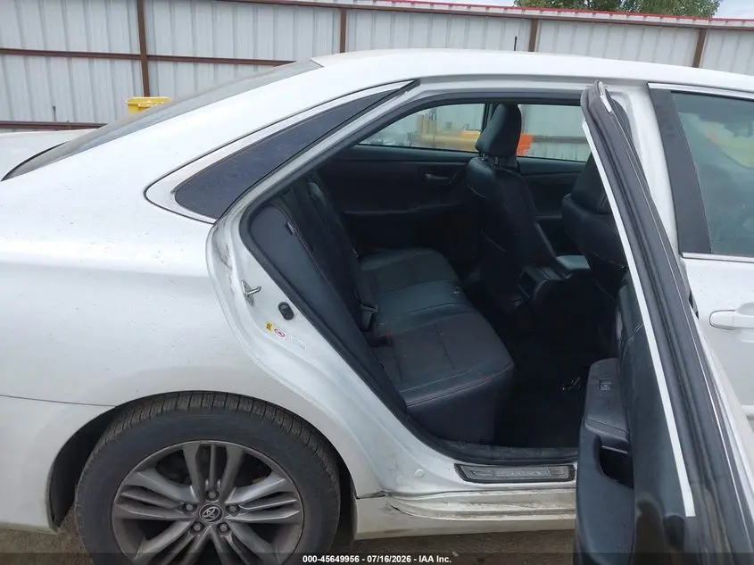 2016 TOYOTA CAMRY SE