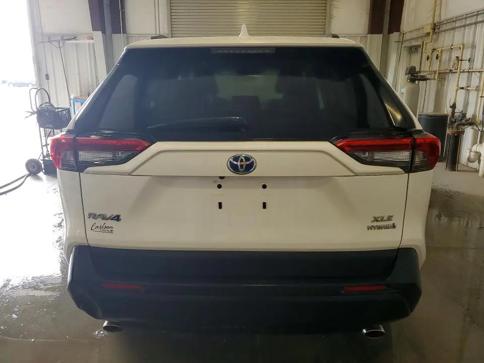 2022 TOYOTA RAV4 XLE  
