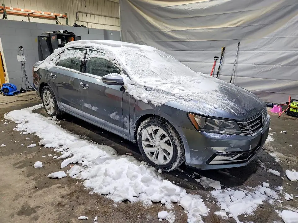 2018 VOLKSWAGEN PASSAT SE  