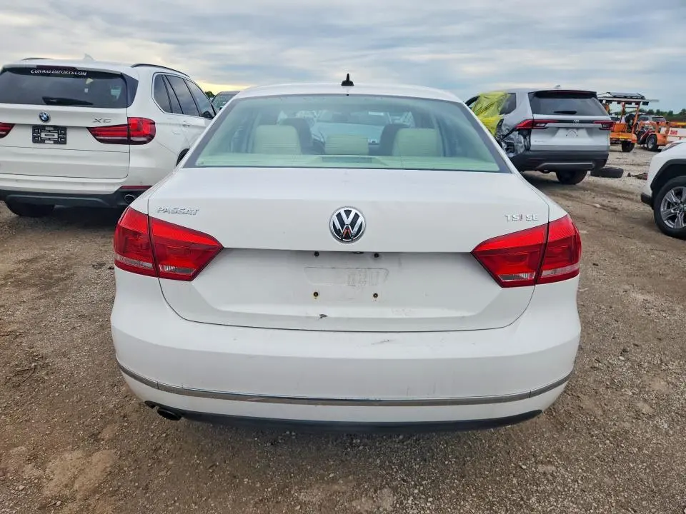 2015 VOLKSWAGEN PASSAT SE  