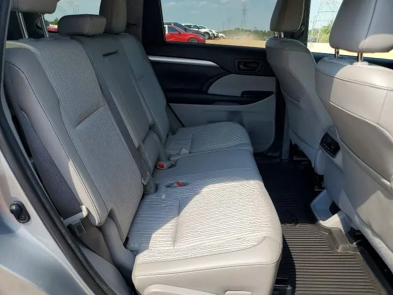 2018 TOYOTA HIGHLANDER LE PLUS  