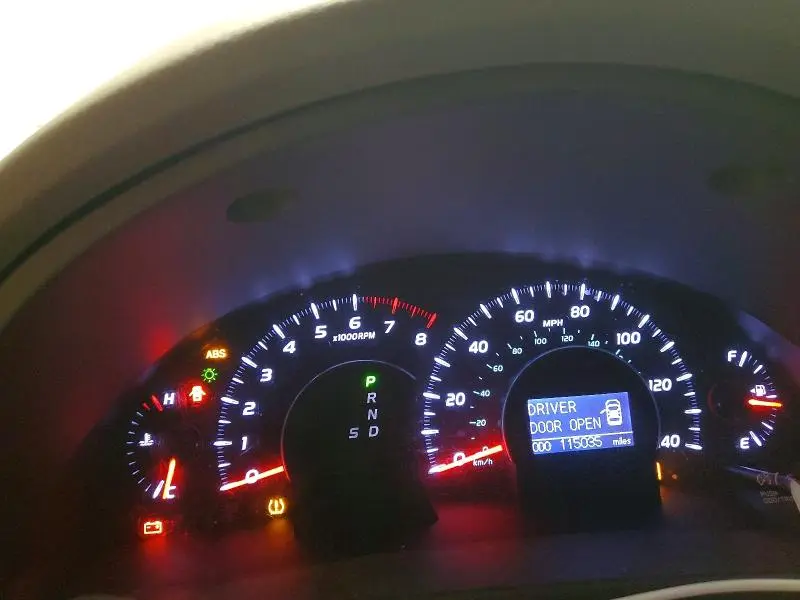 2011 TOYOTA CAMRY XLE  