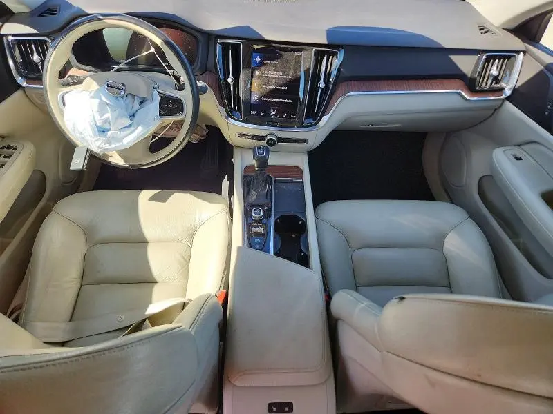 2021 VOLVO S60 T6 MOMENTUM  