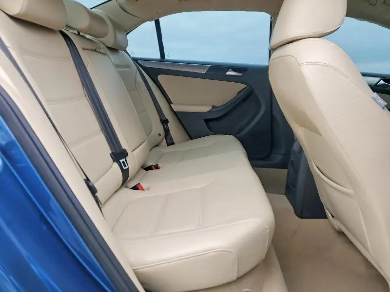 2016 VOLKSWAGEN JETTA SE  