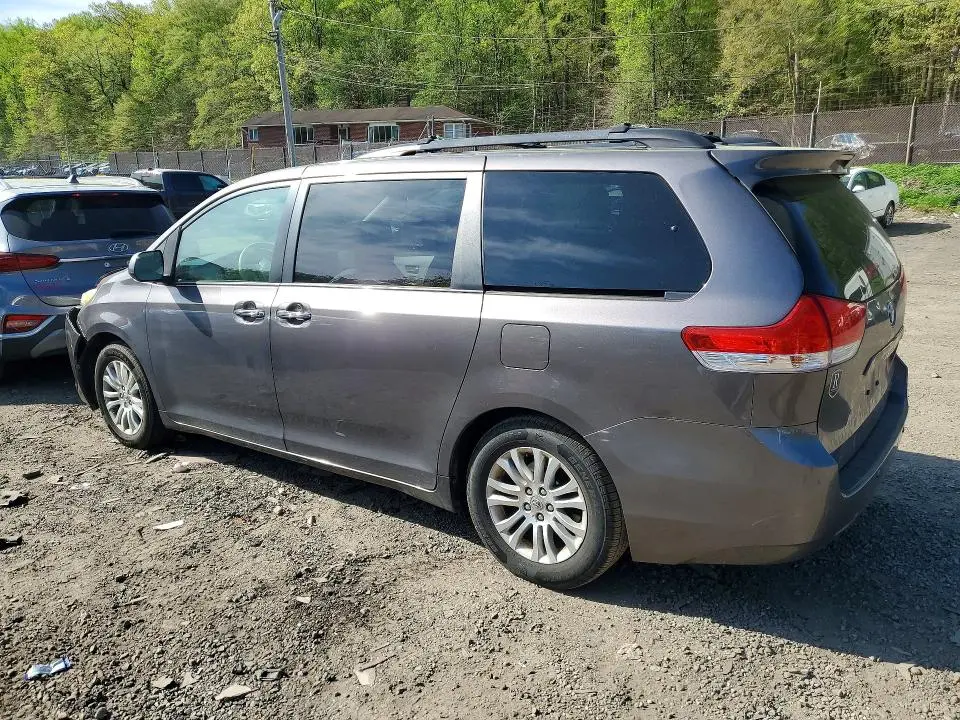 2012 TOYOTA SIENNA XLE 8-PASSENGER  