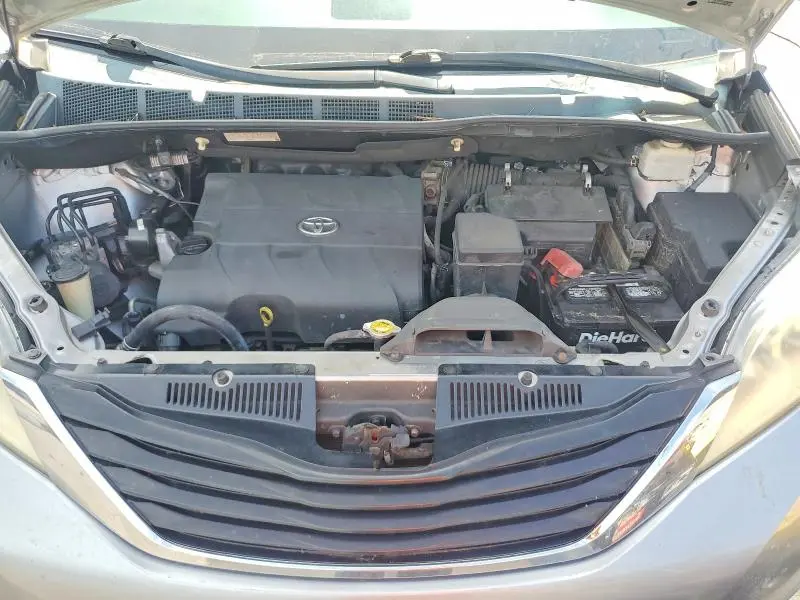 2014 TOYOTA SIENNA LE  