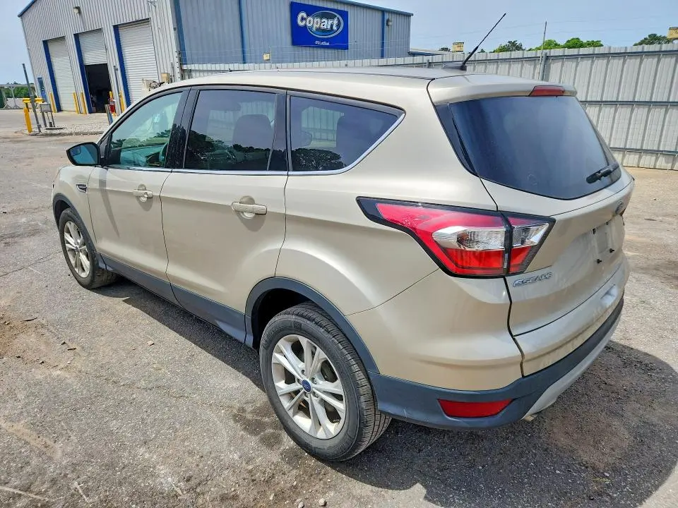 2017 FORD ESCAPE SE  