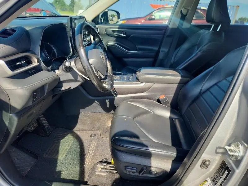 2022 TOYOTA HIGHLANDER XLE  