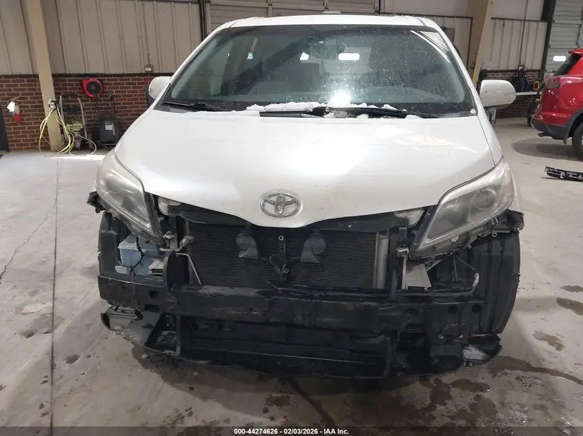 2015 TOYOTA SIENNA LIMITED PREMIUM 7 PASSENGER