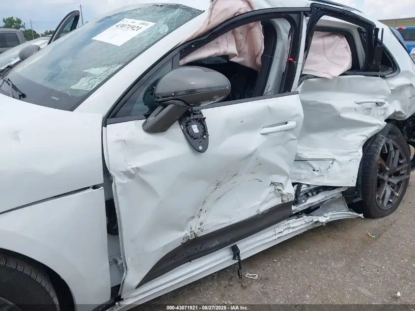 2023 PORSCHE MACAN T