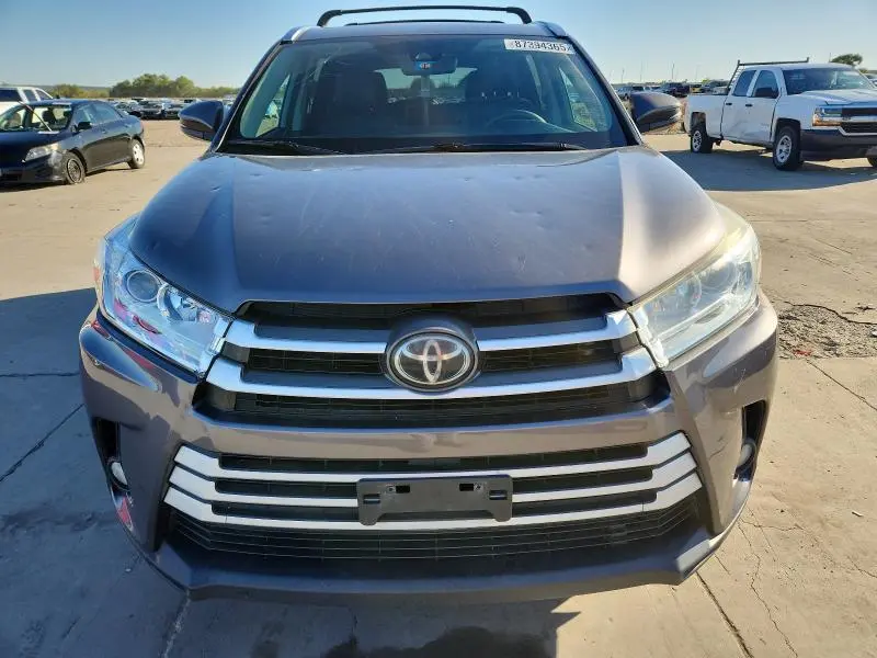 2018 TOYOTA HIGHLANDER SE  