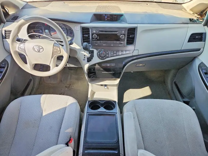 2013 TOYOTA SIENNA LE  