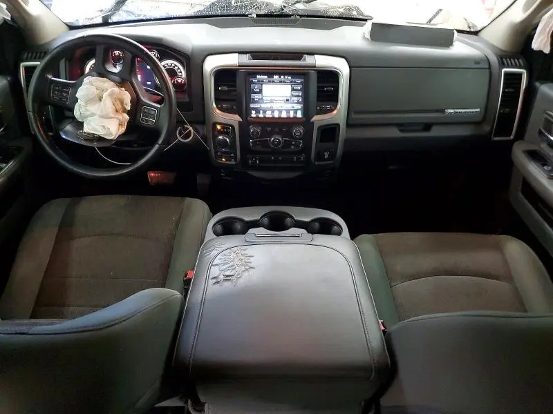 2016 RAM 1500 SLT  