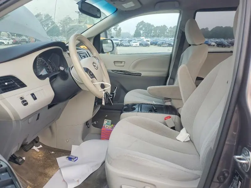 2013 TOYOTA SIENNA LE  
