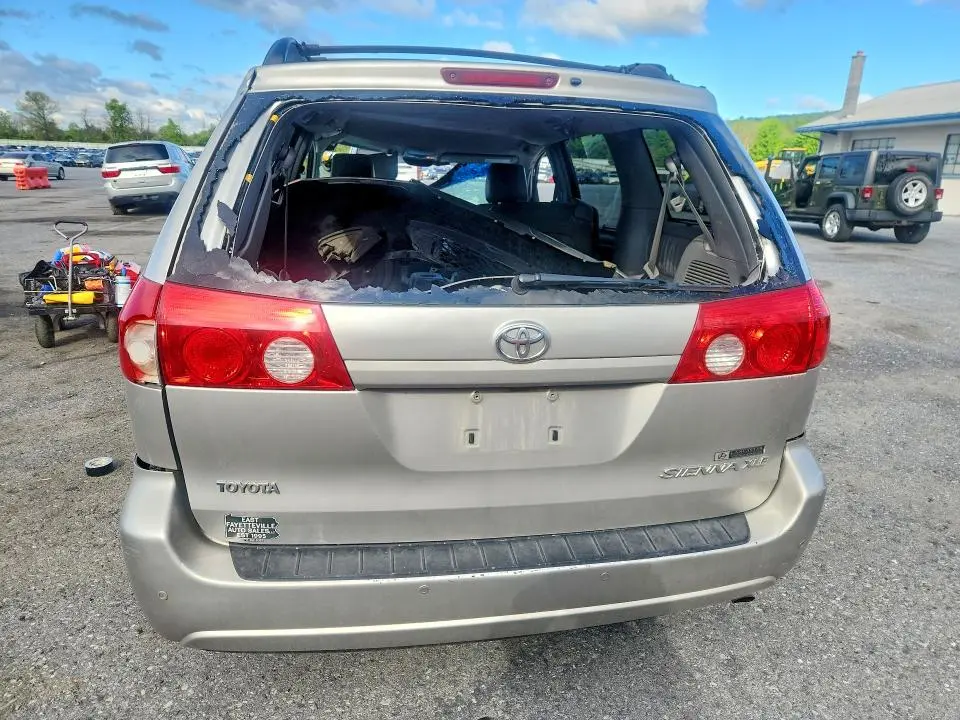 2010 TOYOTA SIENNA XLE  