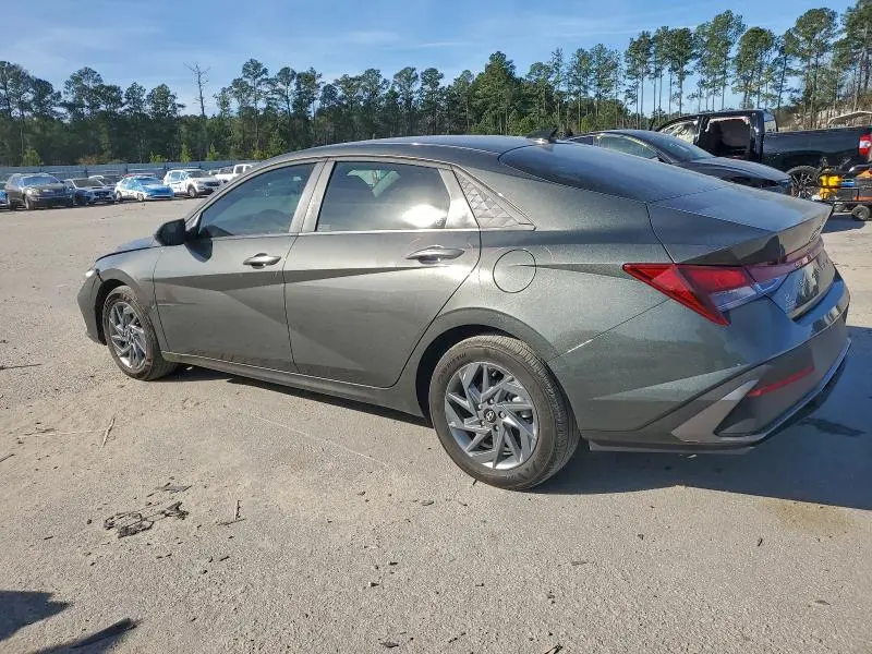 2024 HYUNDAI ELANTRA SE  