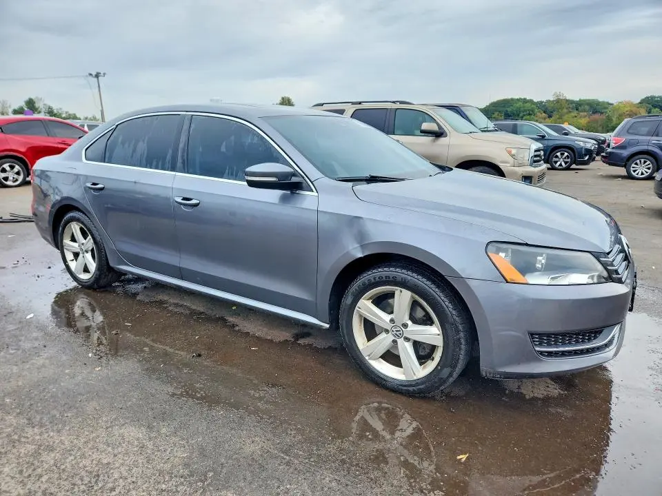 2013 VOLKSWAGEN PASSAT SE  