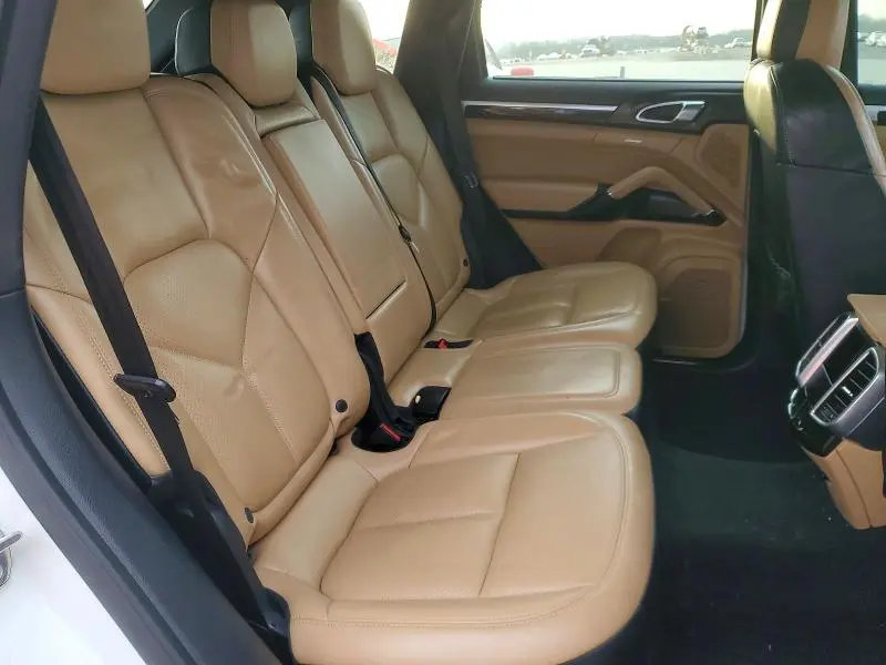 2016 PORSCHE CAYENNE S  
