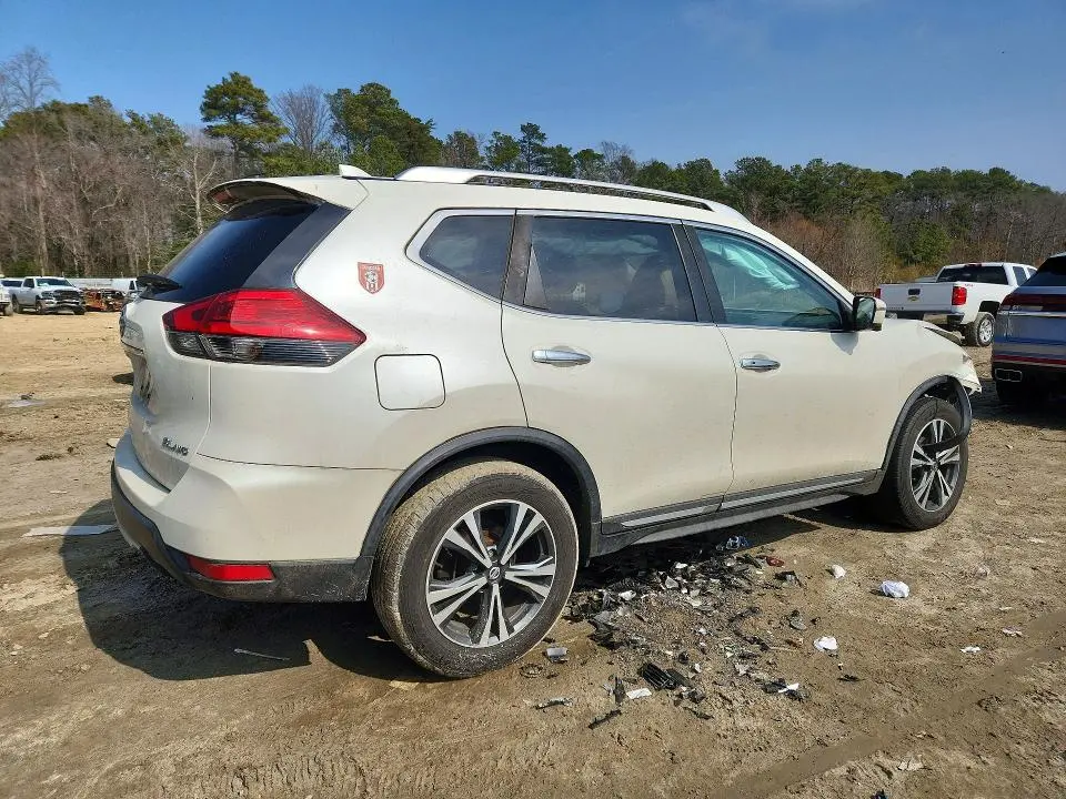 2017 NISSAN ROGUE SL  
