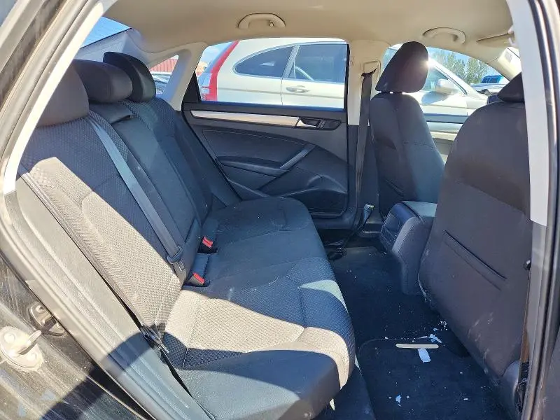 2015 VOLKSWAGEN PASSAT S  