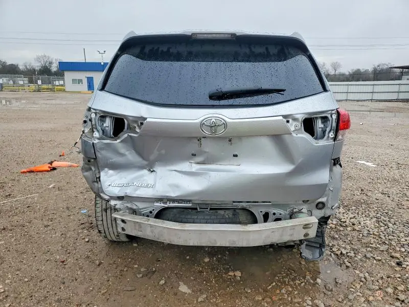 2017 TOYOTA HIGHLANDER LE  