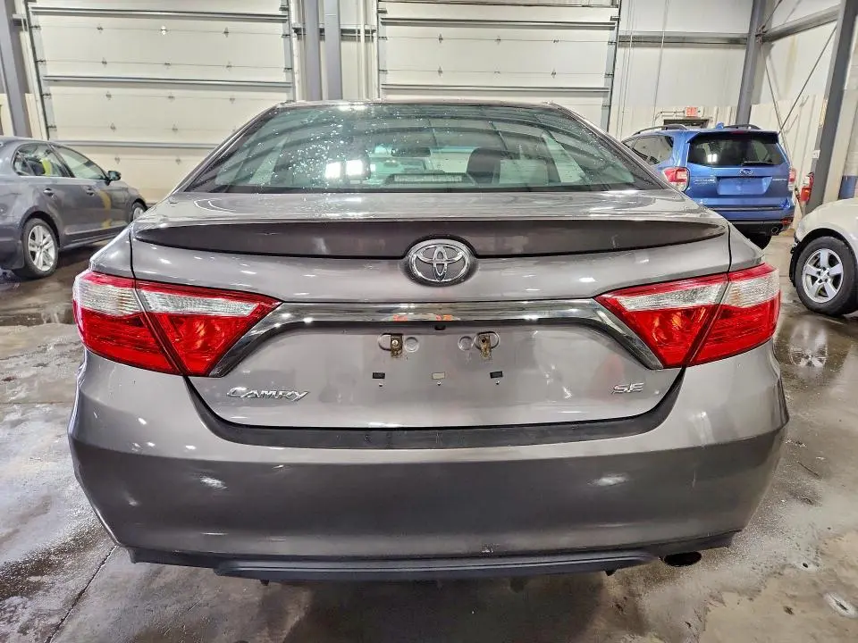 2016 TOYOTA CAMRY SE  