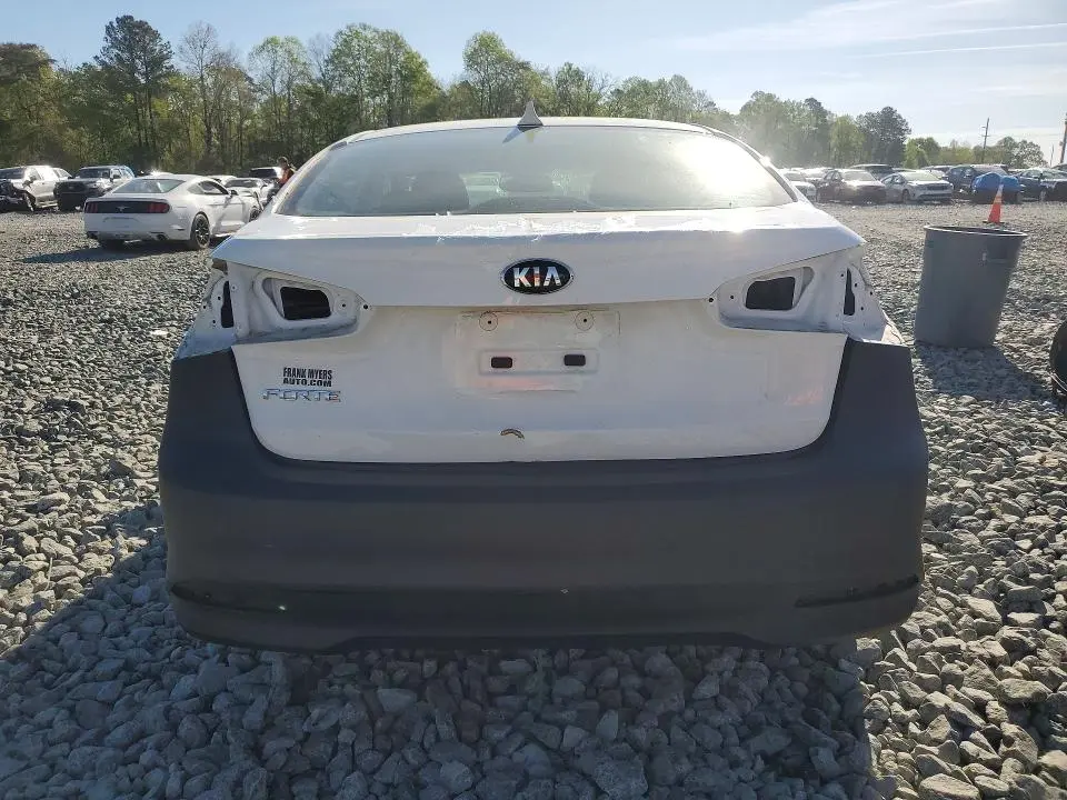 2017 KIA FORTE LX  