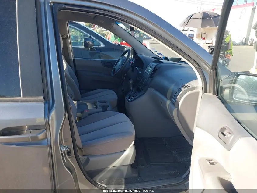 2010 KIA SEDONA LX