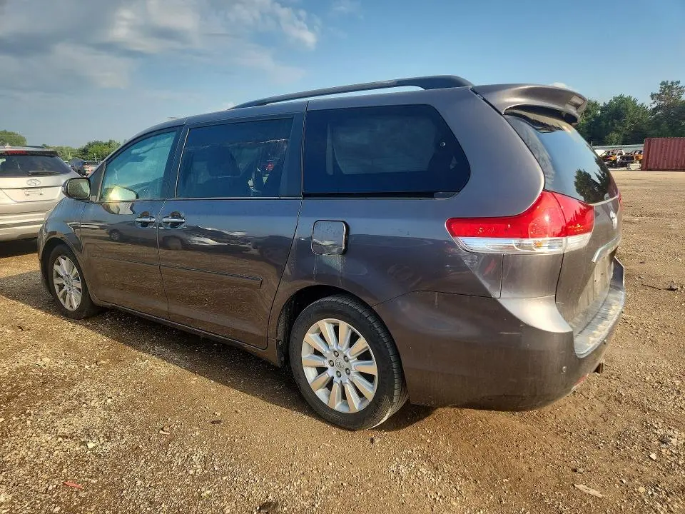 2013 TOYOTA SIENNA LIMITED 7-PASSENGER  