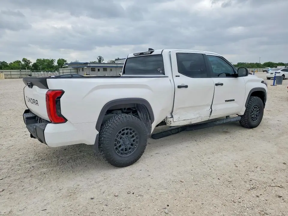 2025 TOYOTA TUNDRA CREWMAX SR5  