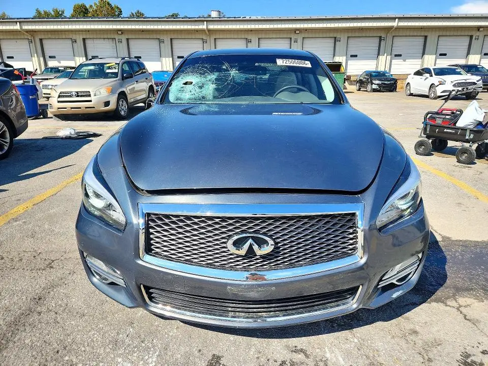 2015 INFINITI Q70 3.7  