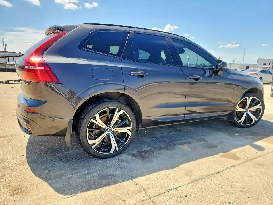 2022 VOLVO XC60 B6 R-DESIGN  