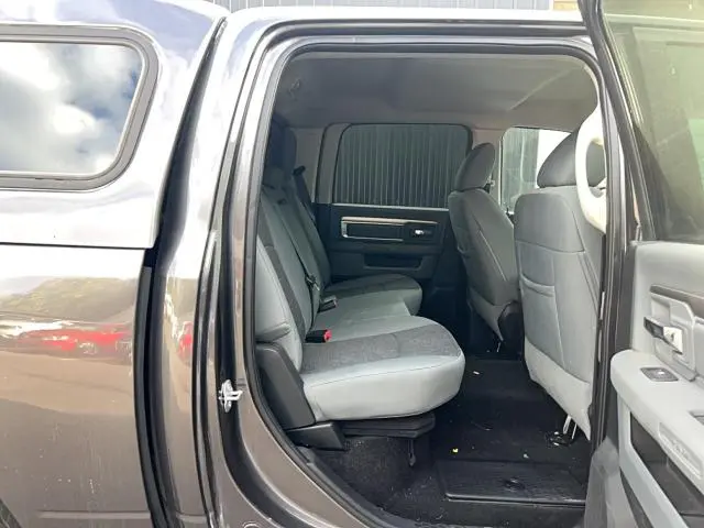 2016 RAM 1500 SLT