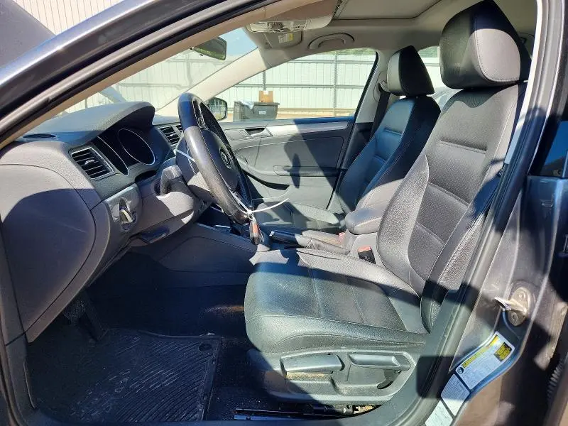 2017 VOLKSWAGEN JETTA SE  