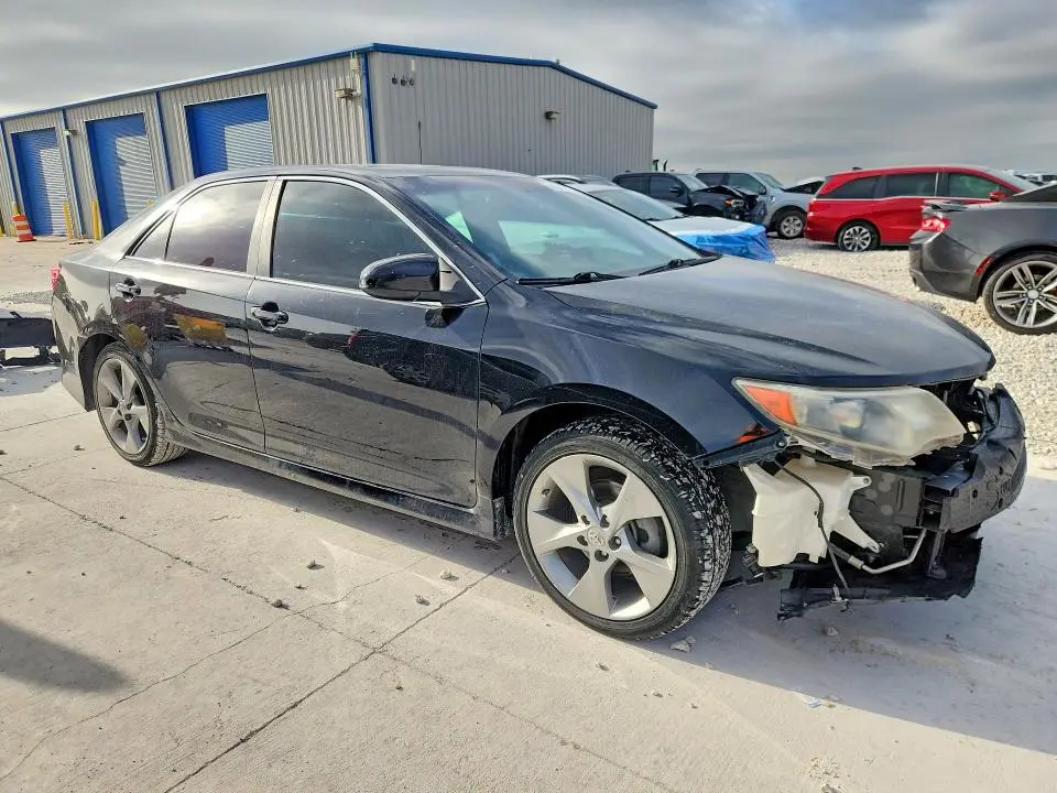 2012 TOYOTA CAMRY SE V6  