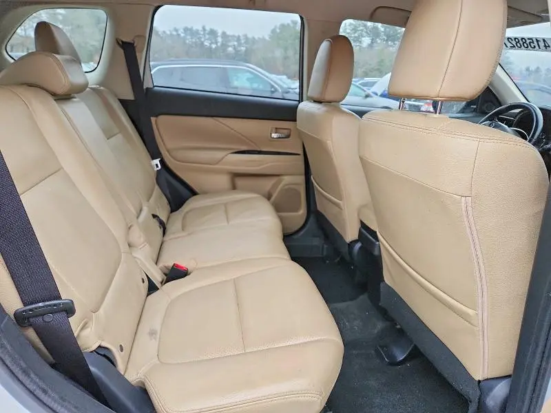 2017 MITSUBISHI OUTLANDER SE  