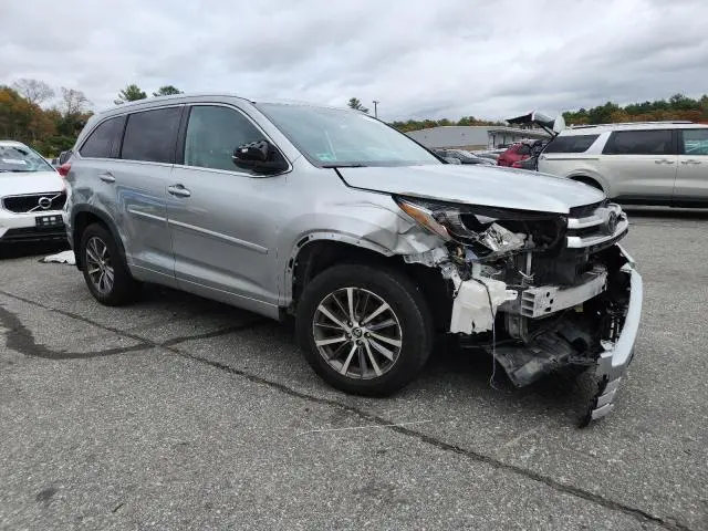 2018 TOYOTA HIGHLANDER SE  