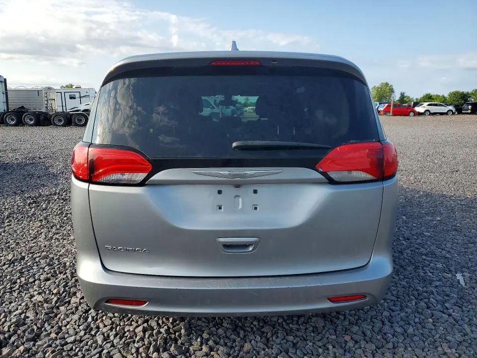 2017 CHRYSLER PACIFICA LX  