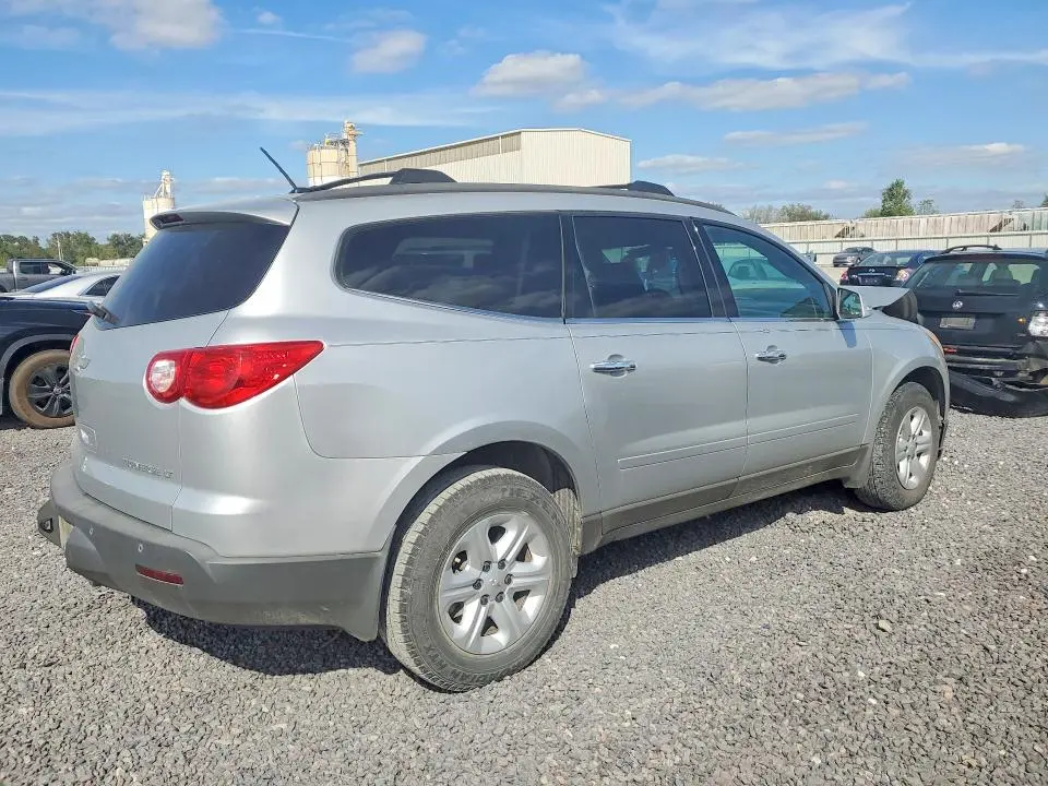 2011 CHEVROLET TRAVERSE LT  