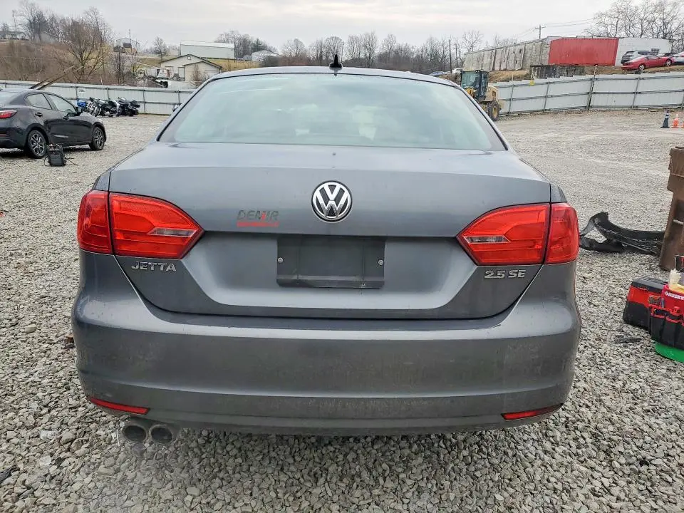 2011 VOLKSWAGEN JETTA SE  