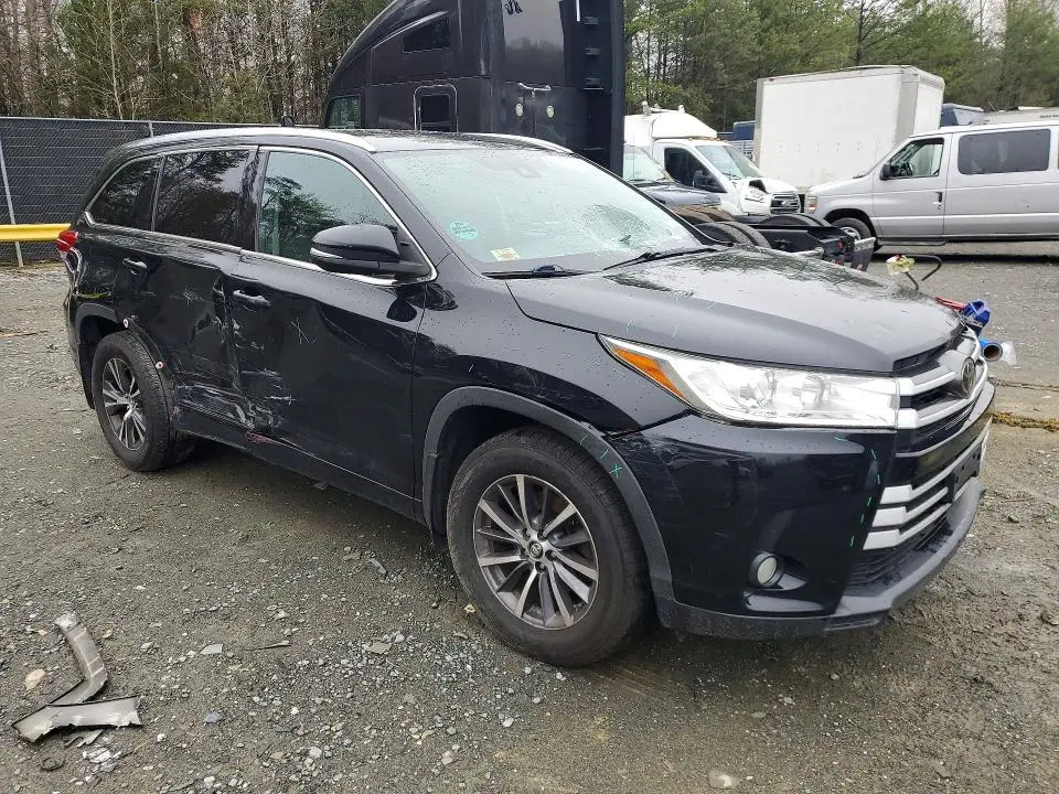 2017 TOYOTA HIGHLANDER XLE  