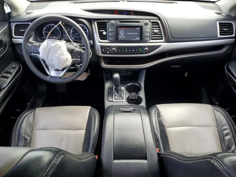 2017 TOYOTA HIGHLANDER LE  