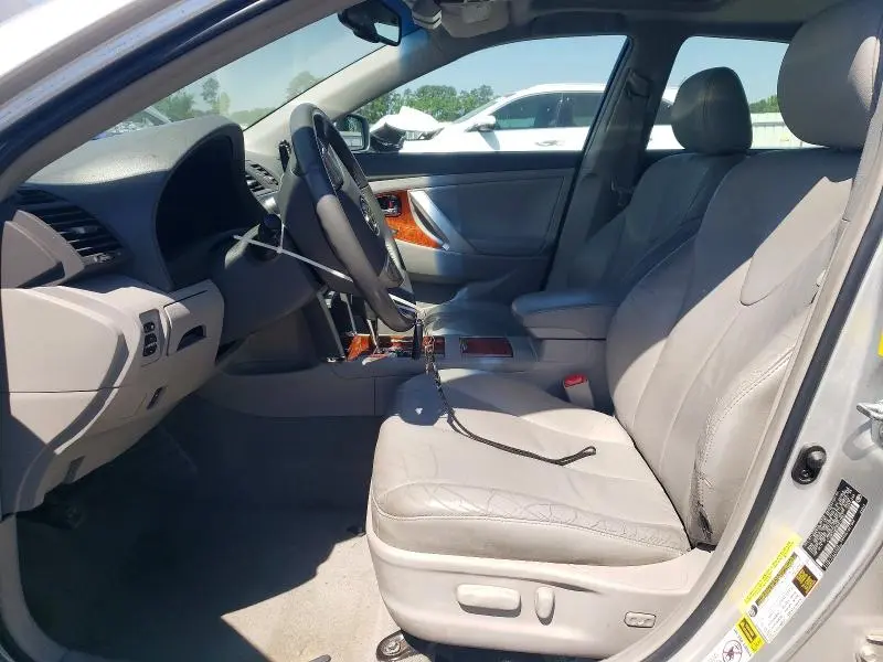 2011 TOYOTA CAMRY XLE V6  