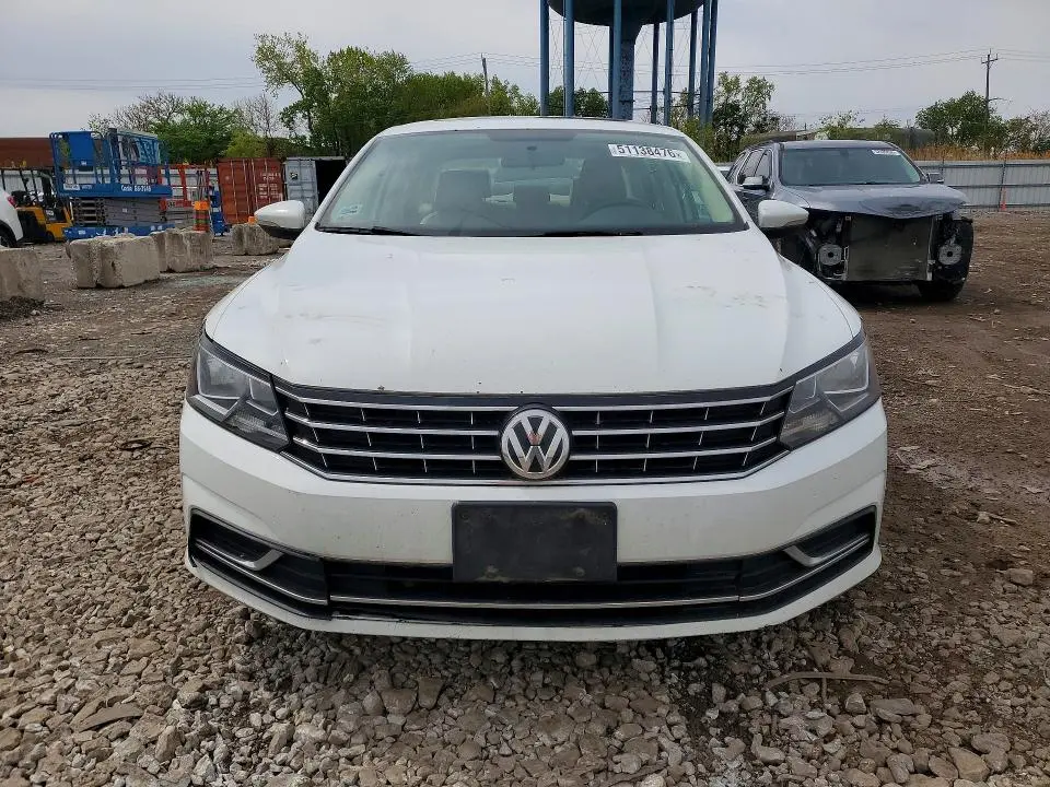 2017 VOLKSWAGEN PASSAT SE  