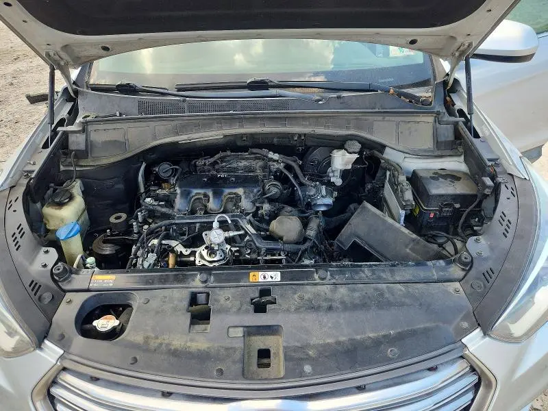 2017 HYUNDAI SANTA FE SE  