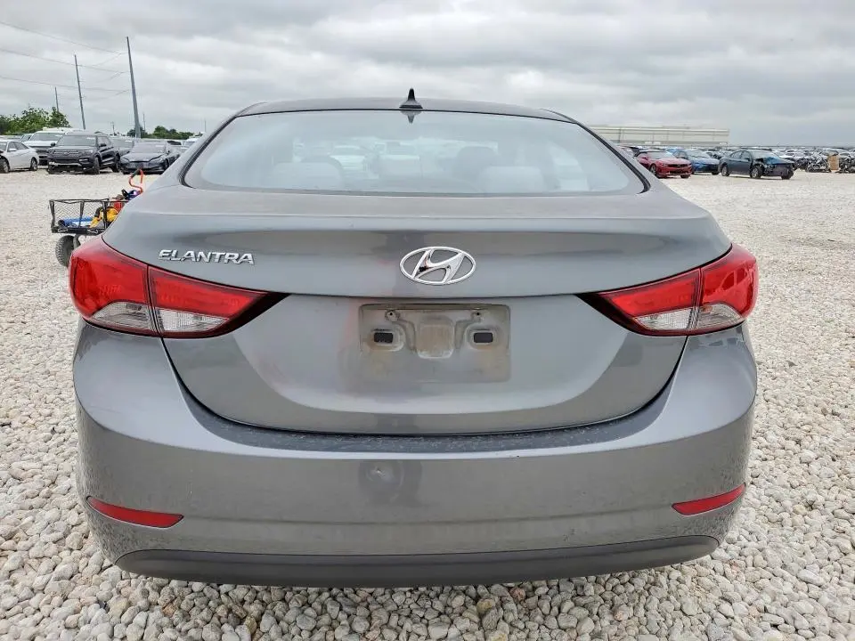 2016 HYUNDAI ELANTRA SE  
