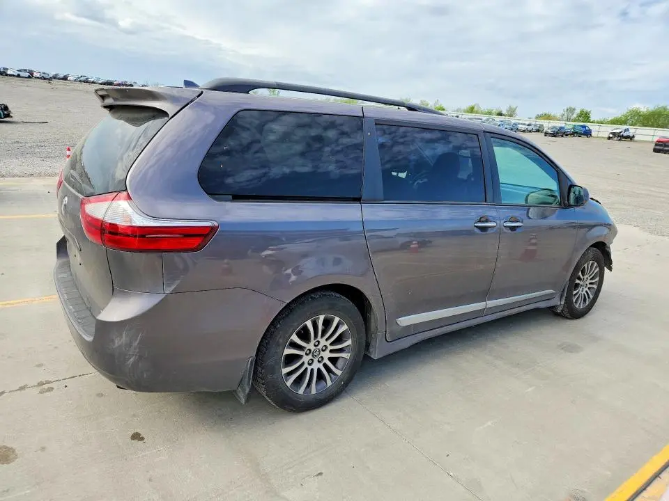 2019 TOYOTA SIENNA XLE 8-PASSENGER  