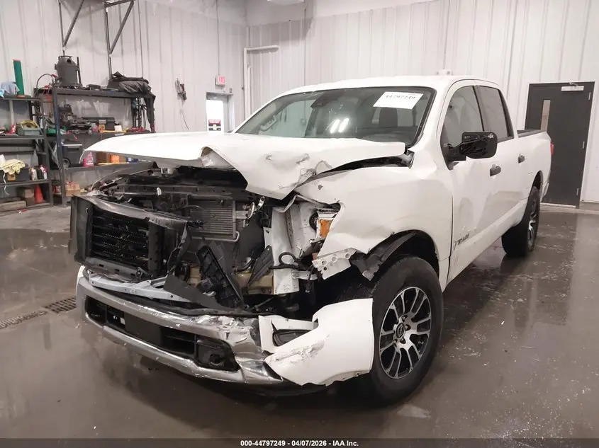 2024 NISSAN TITAN SV 4X4