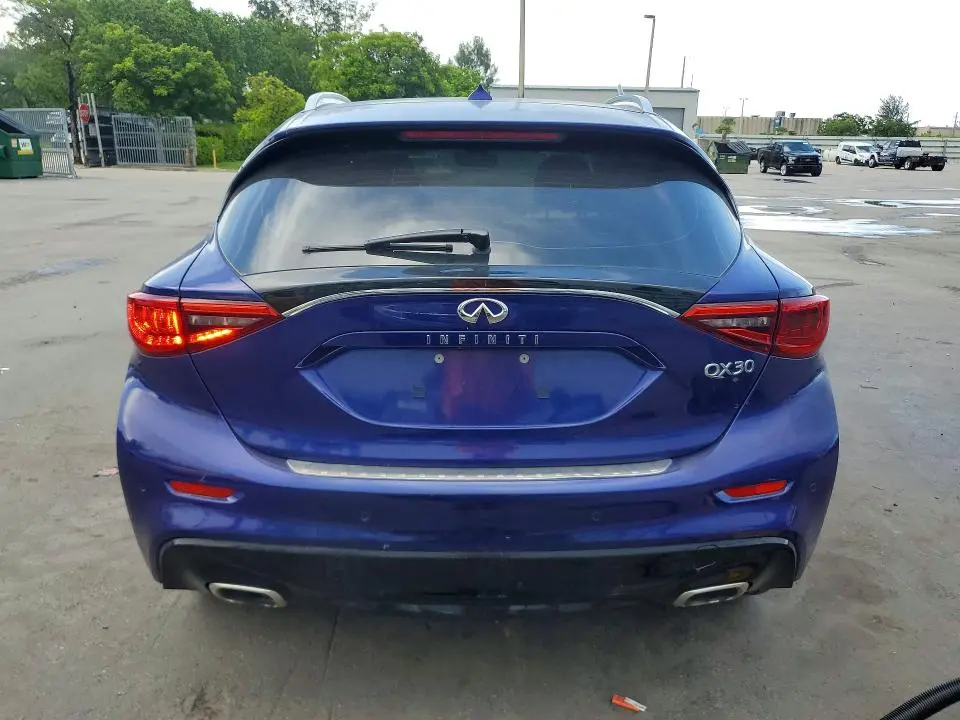 2019 INFINITI QX30 LUXE  
